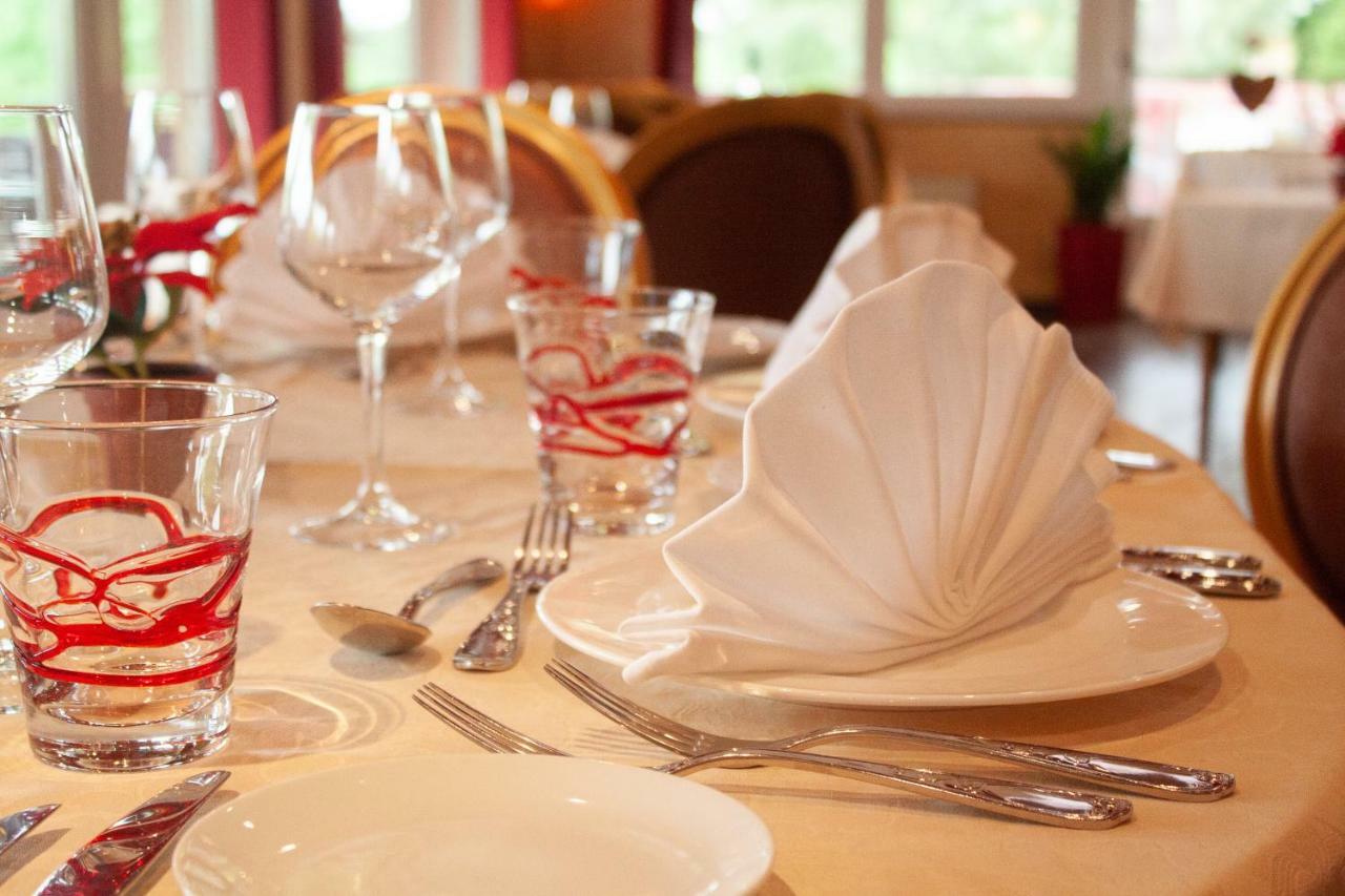 Relais Vosgien - Hotel Restaurant "La Table De Sophia" Saint-Pierremont  Экстерьер фото